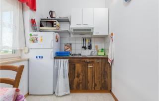 Beautiful Apartment In Valbandon - 1