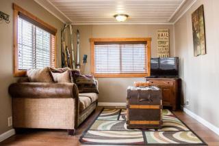 Prospect Cabin, Cozy 1-bedroom cabin with kitchen Dogs OK - 9