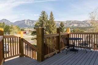 Spacious 2nd story loft with awesome views - 2