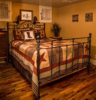 Mummy Mtn Suite 1 Bedroom suite with fireplace and jacuzzi tub - 8