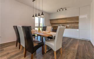 3 Bedroom Amazing Apartment In Turanj - Turanj - 8