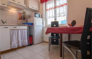 Lovely Apartment In Valbandon - 2