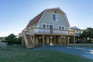 Beach Barn by Oak Island Accommodations - 8