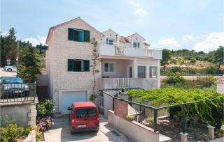 Nice Apartment In Supetar With Jacuzzi - Supetar - 3