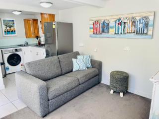 Whitby Studio - Mairangi Bay Beach - Auckland - 1