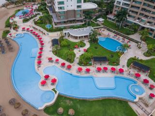 Ocean Front Condo Sleeps 4 Adults-Grand Venetian T3000-1606 - 5