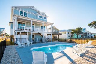 Long Call by Oak Island Accommodations - Oak Island - 0