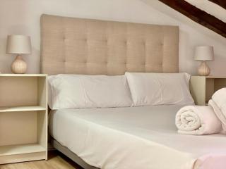 Malasaña Attic - In the city center - 2