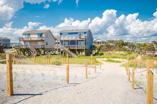 Mead Us At The Beach by Oak Island Accommodations - Oak Island - 0