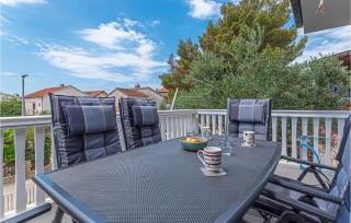 2 Bedroom Awesome Apartment In Pirovac - Pirovac - 4