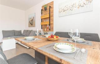 2 Bedroom Awesome Apartment In Pirovac - Pirovac - 1