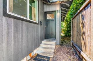 Pearl Street Studio - Eugene - 9