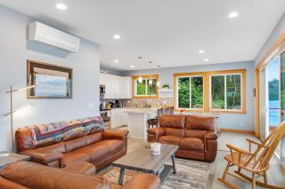 Moon Cabin - Kingston - 9