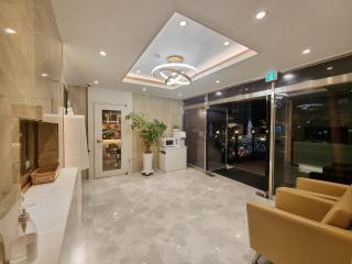 Trevi Hotel - Jeju - 1
