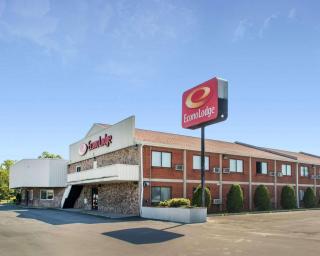 Econo Lodge Darien Lakes - Corfu - 0
