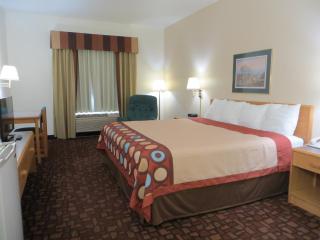 Super 8 by Wyndham Three Rivers - Three Rivers - 8