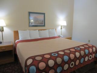 Super 8 by Wyndham Three Rivers - Three Rivers - 4