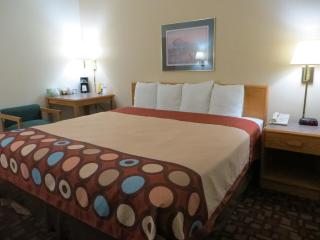 Super 8 by Wyndham Three Rivers - Three Rivers - 3