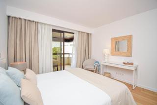 Stylish One Bedroom Apartment with Swimming Pool - 9