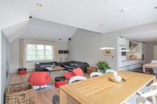 Ruime woning met grote omheinde tuin - 4