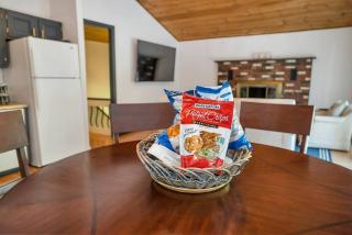 Gunstock & Lakes Region Year Round Chalet - Gilford - 1
