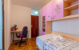 Amazing Apartment In Pula With Wifi - 2