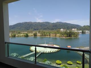 Marina Island Couple Home Stay - Lumut - 1