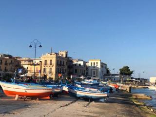 Bertie's Mondello - 0