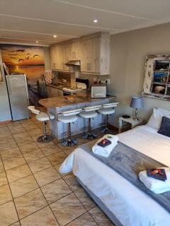 Dolphins Self-Catering Accommodation - George - 9