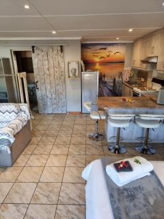 Dolphins Self-Catering Accommodation - George - 8