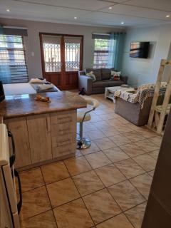 Dolphins Self-Catering Accommodation - George - 5