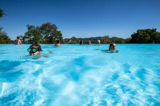 Charmant camping Familiale 3 Etoiles vue 360 plage piscine à débordement empl XXL - Labeaume - 7