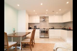 Spacious refurbished flat with a garden near tube, train, Thames and the city center - 2