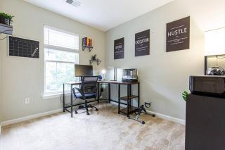 The Nest at Harmony Woods: Lux DC getaway + office - Germantown - 6