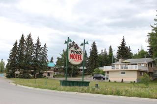 Pines Motel - 0