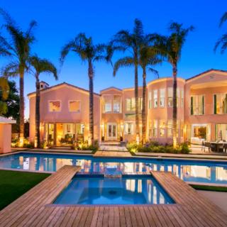 Vacation Villa with Private Pool in Malibu - 0