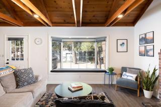 Bayview Bungalow - Cabin with Hot Tub One Block from Big Bear Lake! - 7