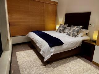 Lovely one bedroom in The Glen, Camps Bay with Inverter - Cape Town - 5