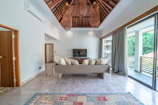 Villa Aiimara - Modern 5-bedroom Villa AMAZING LOCATION - Canggu - 3