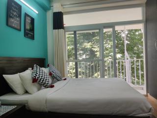 SKY 2 BHK By Wabi Sabi Stays with Private Balcony & Parking - 9