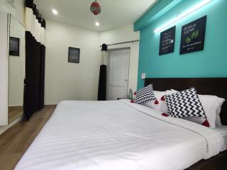 SKY 2 BHK By Wabi Sabi Stays with Private Balcony & Parking - 7