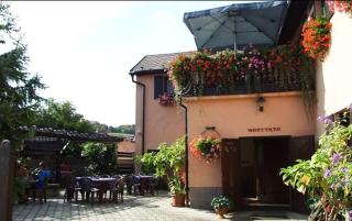 Restaurace a penzion Na Růžku - Mořina - 0