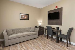 Econo Lodge - Prince George - 7
