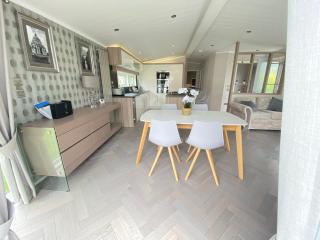 Spring Lodge - South Cerney - 4