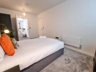 4 Bed Townhouse Free Parking Piccadilly - 1
