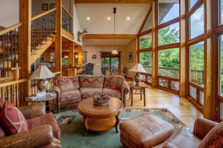 --Mountain Chalet Getaway with Breathtaking View Next to Tail of Dragon-- - Robbinsville - 1