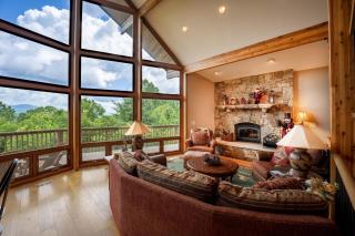 --Mountain Chalet Getaway with Breathtaking View Next to Tail of Dragon-- - Robbinsville - 0