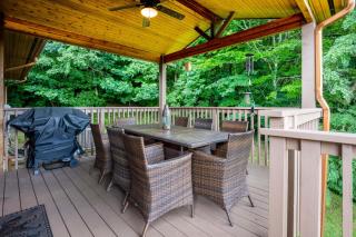 --Mountain Chalet Getaway with Breathtaking View Next to Tail of Dragon-- - Robbinsville - 5