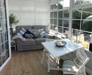 Ty Bach, 1 bedroom home with hot tub and views - 3