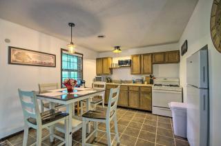 Cozy Hallsville Apartment with Shared Hot Tub! - - 3